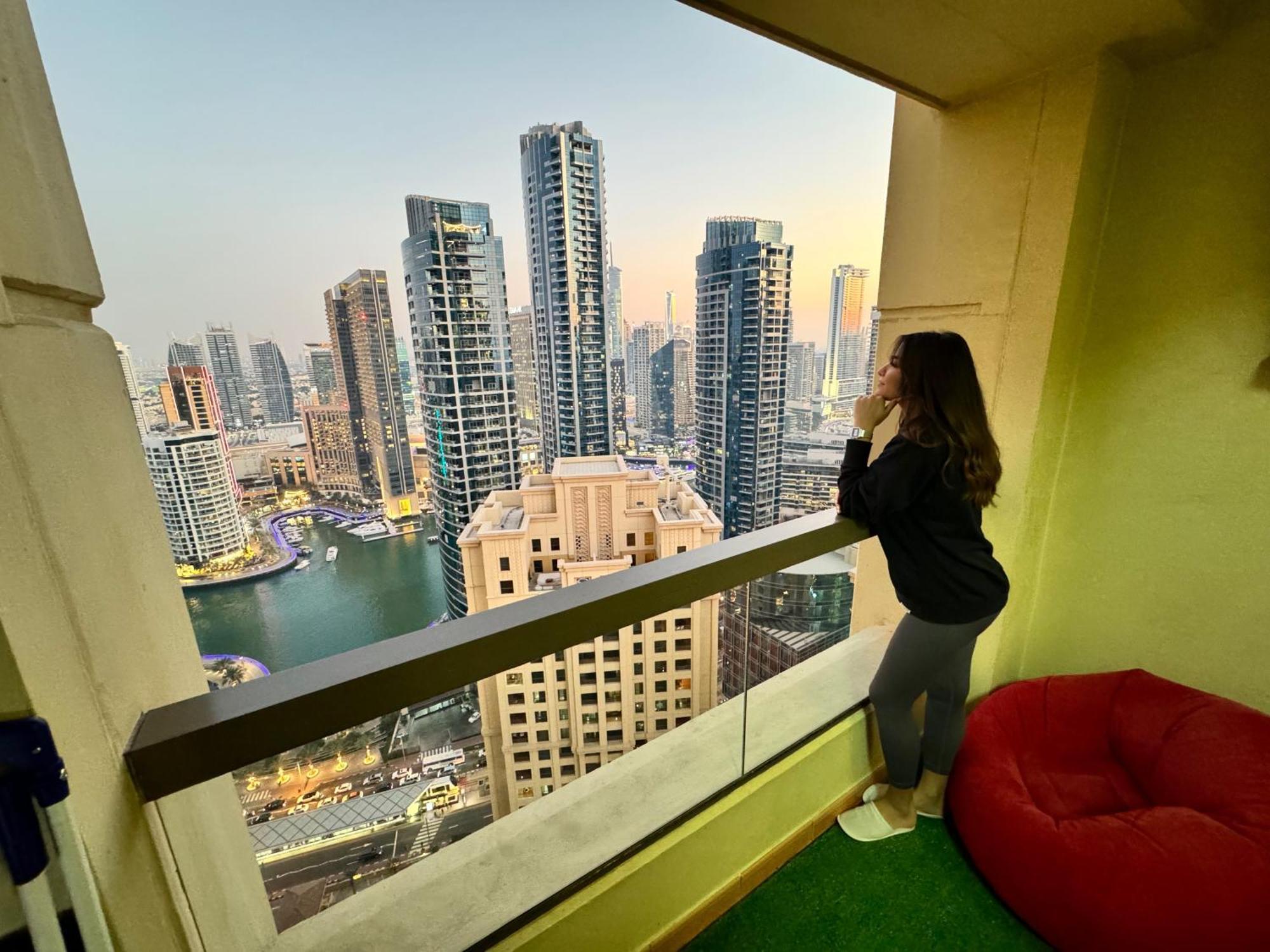 Berloga Capsule Jbr Vandrarhem Dubai Exteriör bild