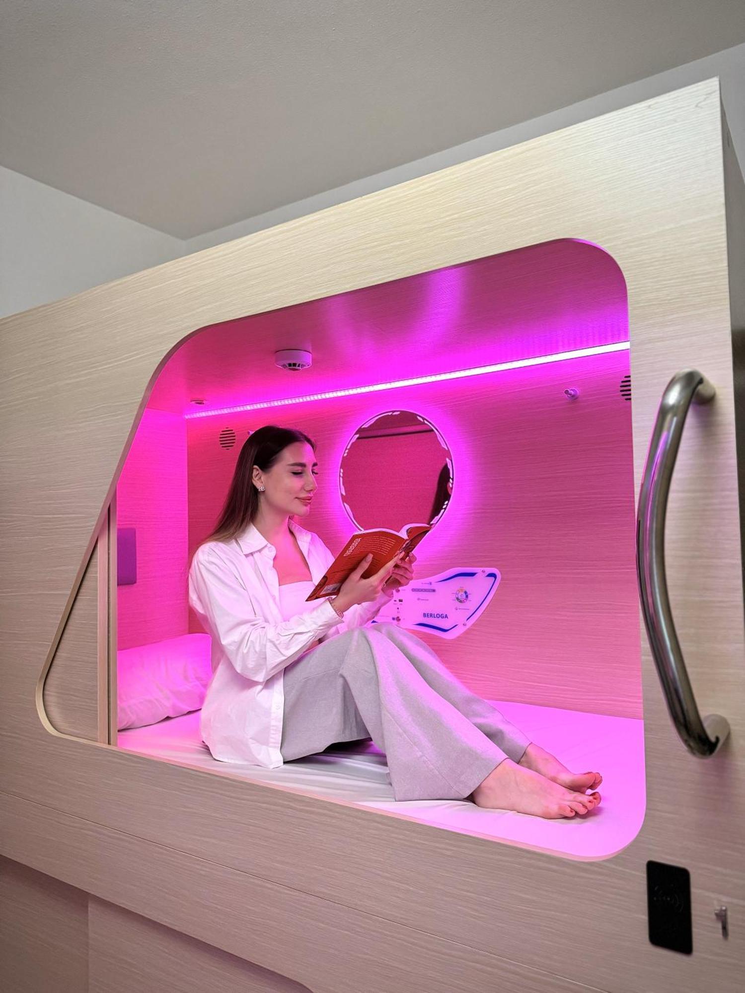 Berloga Capsule Jbr Vandrarhem Dubai Exteriör bild